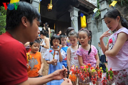 ບັນຍາກາດບຸນວັນເພງເດືອນ8ຢູ່ທ້ອງຖິ່ນຕ່າງໆ